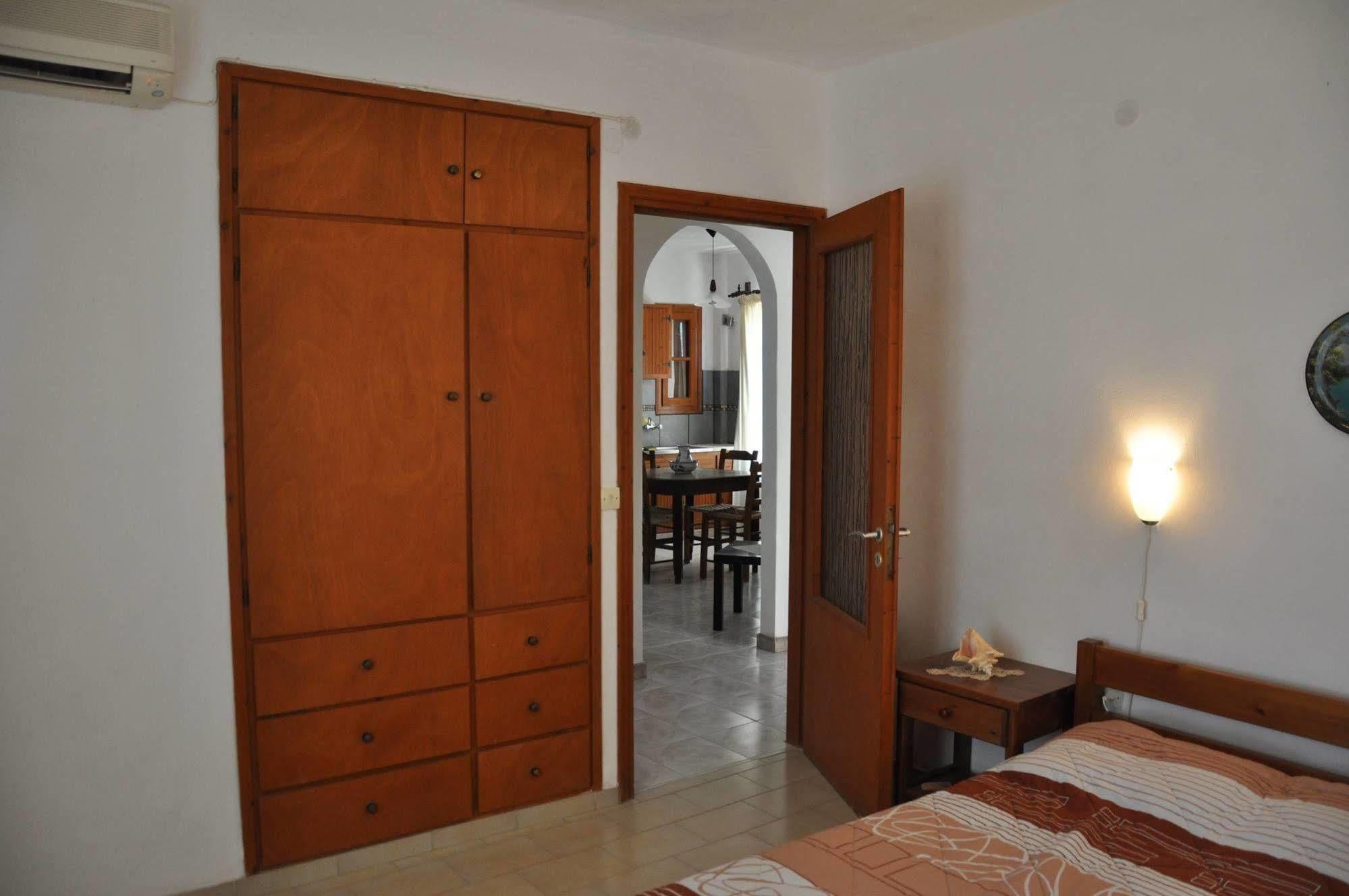 Michalis Apartments Near The Beaches With Sea View Páros 외부 사진