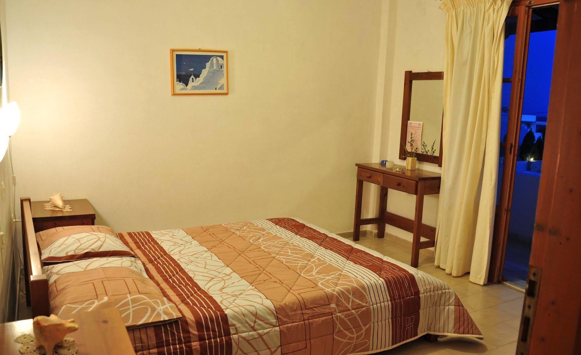 Michalis Apartments Near The Beaches With Sea View Páros 외부 사진